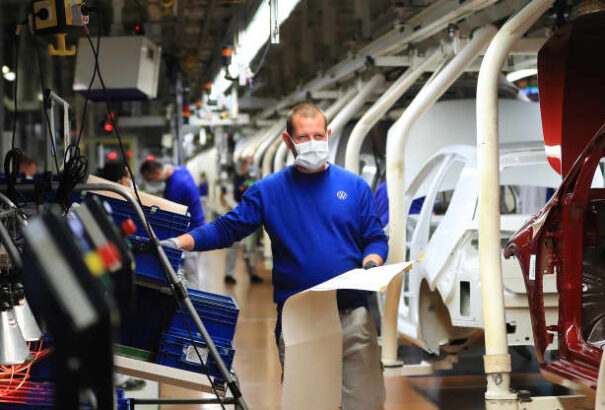 Térdre rogyott a világ és az autóipar a mikrochip-gyártók előtt – elkerülhetetlen a változás