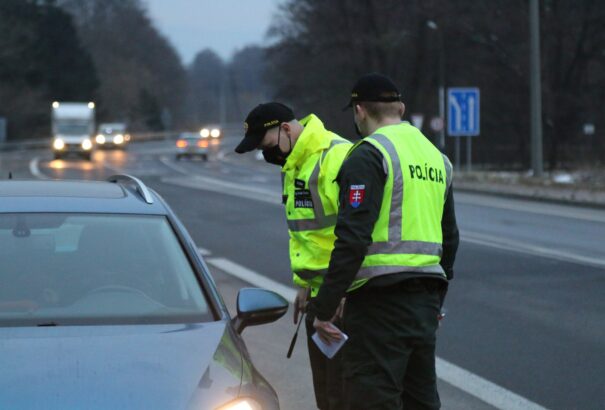 Egyetlen hét alatt több mint háromezer bírság a járványellenes rendelkezések elbliccelése miatt