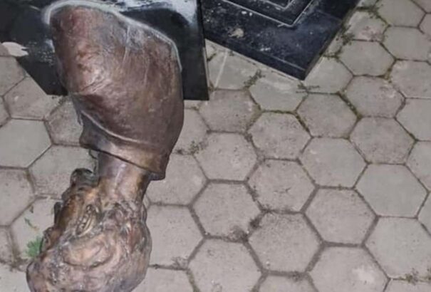 Megrongálták Petőfi Sándor egyetlen horvátországi mellszobrát