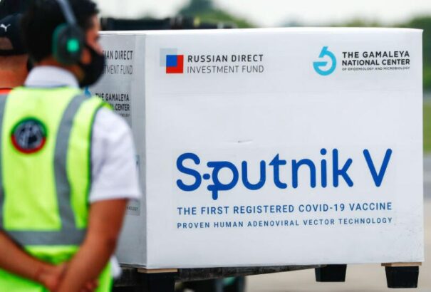 Nyugaton geopolitikai fenyegetésnek állítják be a Szputnyik V vakcinát. Az lenne? (Körkép-elemzés)