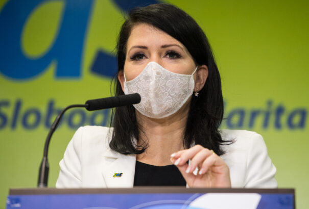 Liberális össztűz Krajčíra: Cigániková és Bihariová is a miniszter fejét követeli