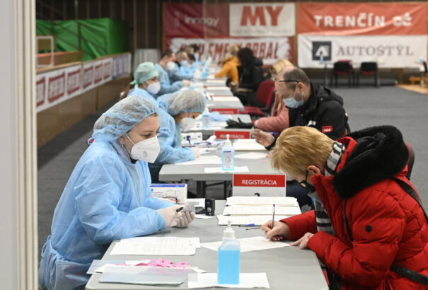 Újabb időpontokat tettek közzé a pedagógusok oltására