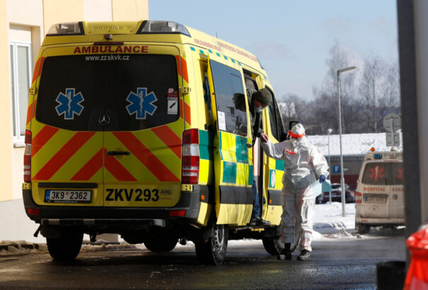 Három dél-afrikai vírusmutáció-gyanús mintát vizsgálnak Csehországban