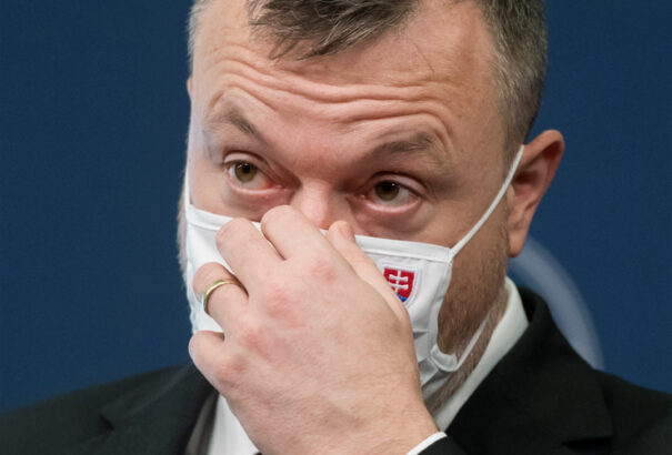 Kormányülés előtt: Krajniak nem zárja ki a szigorúbb határrezsimet, Remišová új oltási stratégiát akar