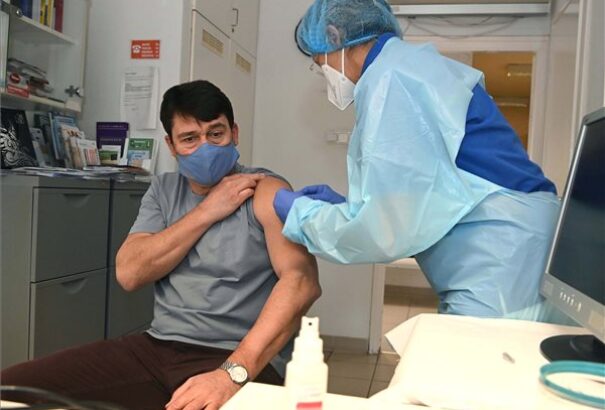 Koronavírus – Megkapta az oltást Áder János