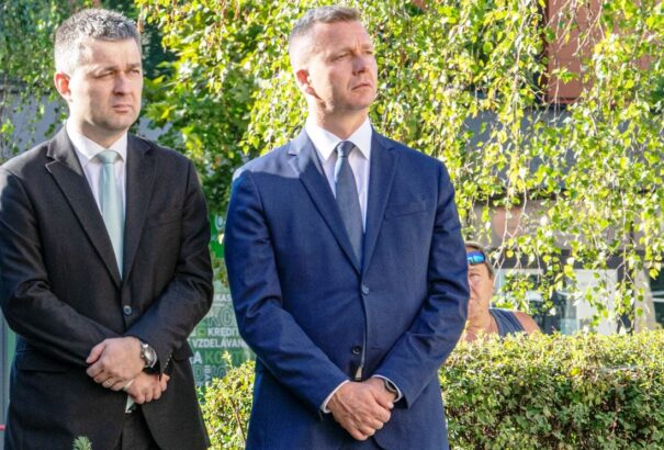 Az MKP és az Összefogás sem akarja vissza az előző kormányt. Arra kérik szimpatizánsaikat, ne írják alá a Hlas és a Smer petíciós íveit