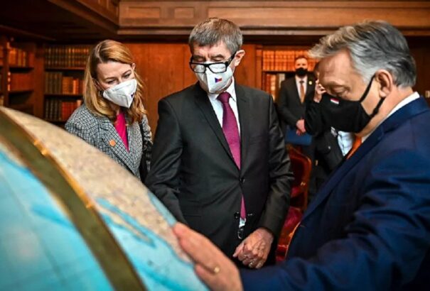 Babiš: Az orosz vakcinát illetően Csehország nem fog Magyarország mintájára cselekedni