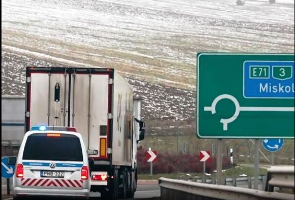 Negyvenezer ampulla orosz vakcina érkezett Magyarországra – Videó