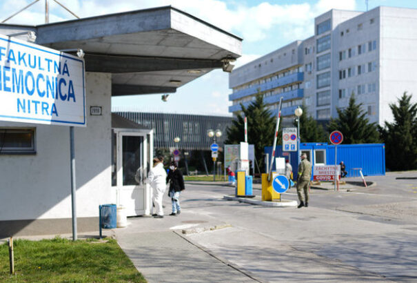 Elhunyt a dél-afrikai vírusmutáció gyanújával kezelt beteg a nyitrai kórházban