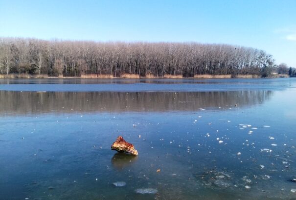 Téli napfény varázsában a Holt – Vág mentén