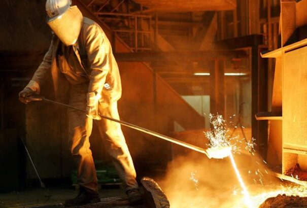 Elemzés: A lakosság fele kevesebb, mint 830 eurót keres havonta