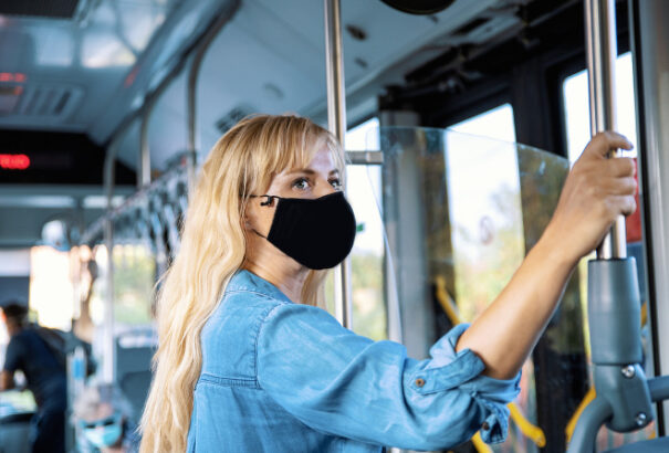 A Pozsonyi Közlekedési Vállalat arra kéri az embereket, hogy ne beszélgessenek a tömegközlekedési eszközökön