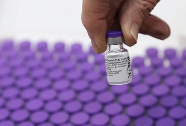 Izrael öt-ötezer vakcinát adományoz Csehországnak és Magyarországnak