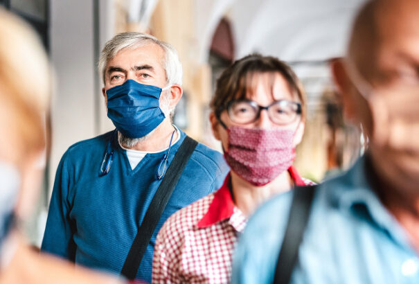 Ez a teendő, ha pozitívan tesztelt személlyel kerültünk kapcsolatba