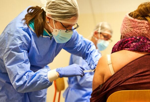 Eddig több mint 35 ezer pedagógust oltottak be a koronavírus elleni vakcinával