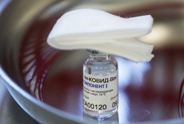 Koronavírus: Már Szlovákia sem ódzkodik attól, hogy az EU-t kikerülve vegyen orosz vakcinát