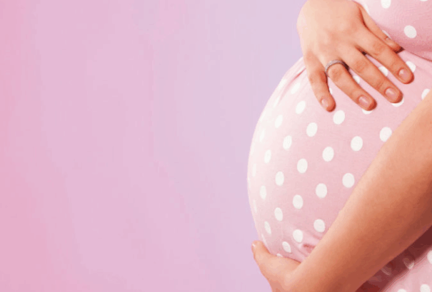 A Pfizer/BioNTech a várandós kismamákon is tesztelni fogja a koronavírus-vakcinát