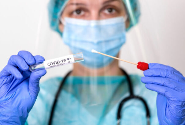 Már csak legfeljebb két PCR-tesztet fizet havonta a biztosító. Visszaéltek a rendszerrel