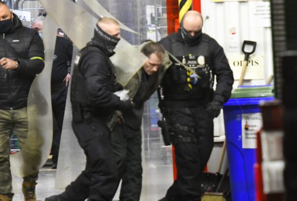 Túszdráma Késmárkon – A támadó késsel fenyegette az egyik eladót