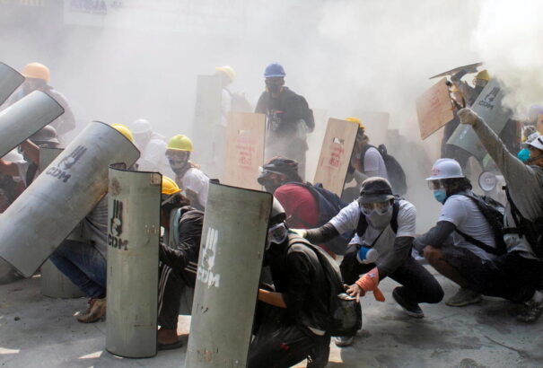 Elszabadult a pokol Mianmarban, nem kegyelmeznek a puccsellenes tüntetőknek