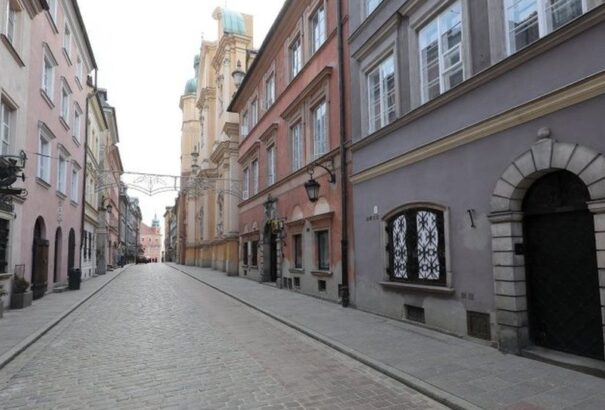 Koronavírus – a járvány új hulláma miatt Franciaország és Lengyelország is keményen szigorít