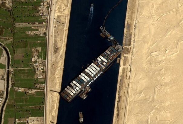 Kis szerencsével vasárnap este véget érhet a válság a Szuezi-csatornán