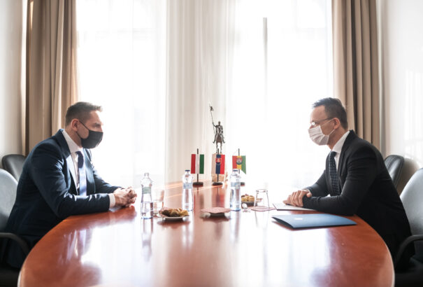 Szijjártó: Elfogadhatatlan, hogy egy államtitkár befagyott kaukázusi konfliktusokhoz hasonlítsa a felvidéki magyarok helyzetét – videóval