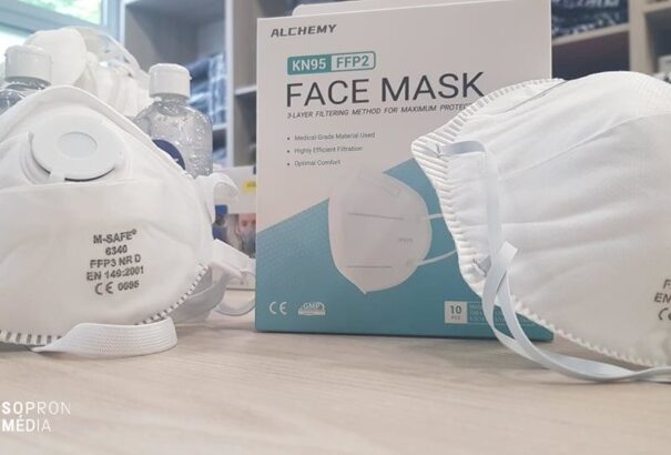 Elképesztően keresett árucikk lett az FFP2-es maszk. Néhány helyen már korlátozásokat vezettek be