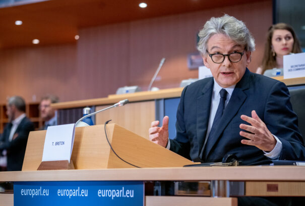 A kulcságazatért felelős uniós biztos: Teljesen rendben van, ha a tagállamok orosz vagy kínai vakcinát vásárolnak