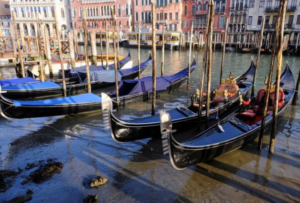 Kiszáradt Velence, szinte teljesen elfogyott a víz a csatornákból (videó)