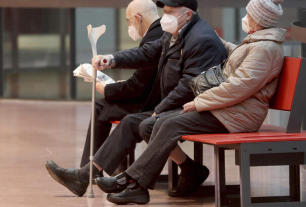 A részecskeszűrős szájmaszkok egyszer használatos segédeszközök. Az élettartamuk nyolc óra