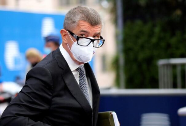 Babiš: Húsvét után naponta százezer embert szeretnénk beoltani