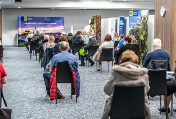 Szlovákia legnagyobb oltóközpontjában hétvégén több mint 2 900 személyt oltottak be