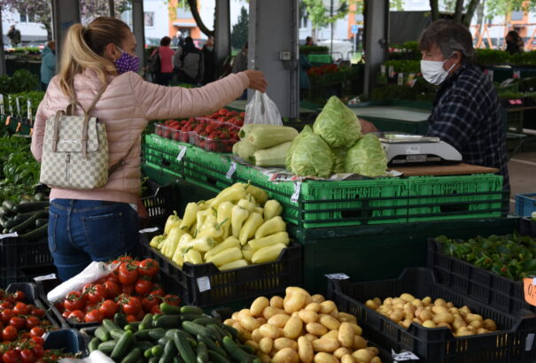 Hétfőtől újra megnyithatnak a piacok, a javítőműhelyek és a szervizek