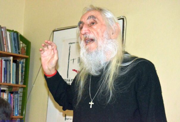 Már az égi színpadon rendez Vlado, a Mágus