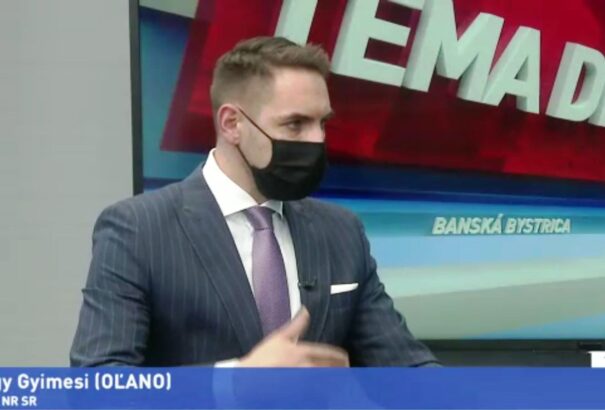 Kettős állampolgársági ügy: Gyimesitől megijedt, Simonnal fotózkodott a soviniszta Klus