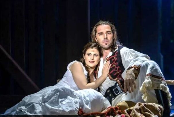 Színházi Világnap: Ingyenesen nézhetjük meg a János vitézt az Operettszínház előadásában