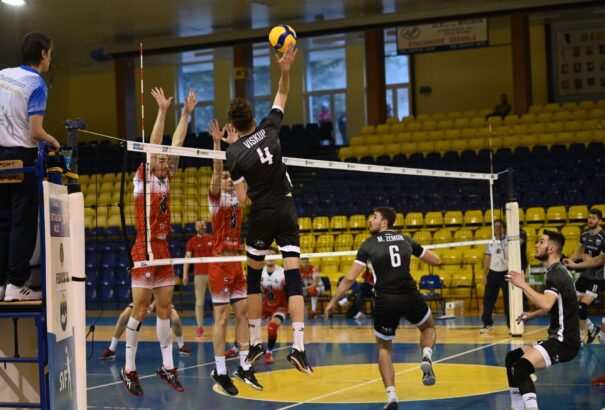 Országos bajnokok lehetnek röplabdában a komáromi férfiak
