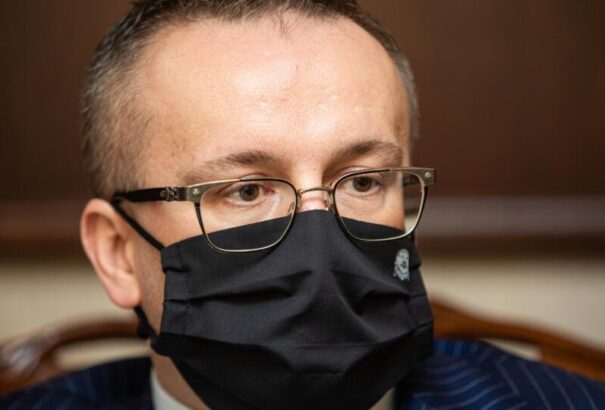 Az SIS volt igazgatója előzetes letartóztatásba kerül