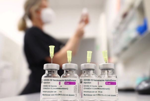 Mégsem okoz vérrögképződést a Vaxzevria? Az EMA elhatárolódott saját alkalmazottja kijelentéseitől