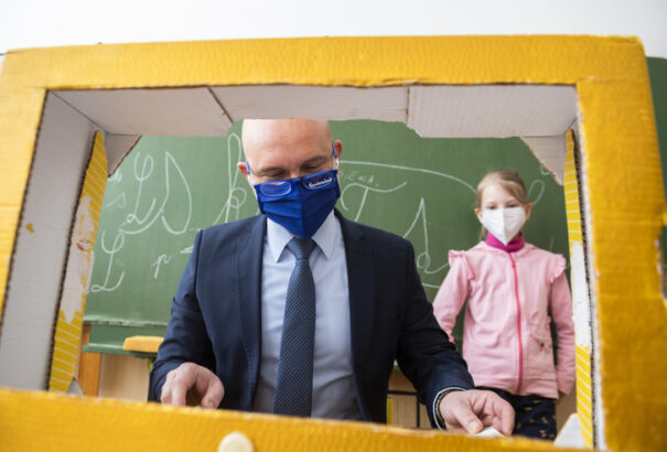 Búcsúzkodnak a liberálisok, Gröhling és Korčok is távozik posztjáról