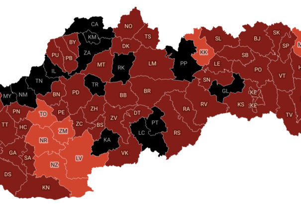 Itt az új COVID-automata: 14-re csökkent a fekete járások száma, Losoncon romlott a helyzet