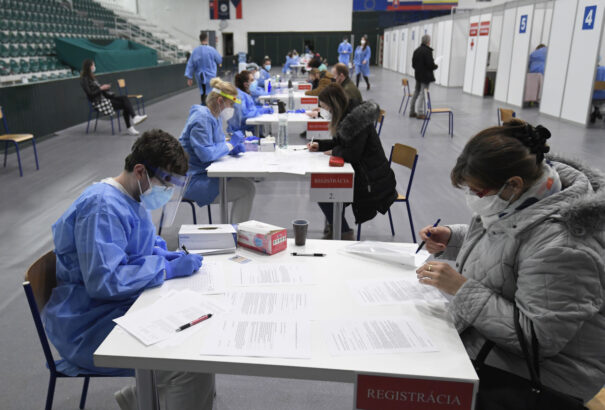 Nem kell többé „versenyeznünk” a szabad oltási időpontokért. Még ezen a héten elindul az elektronikus váróterem