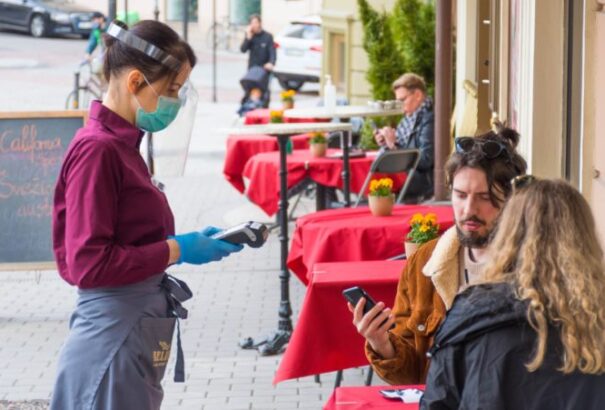 Bécs nyilvános kerthelyiségeket létesít, hogy ezzel támogassa a vendéglátósokat