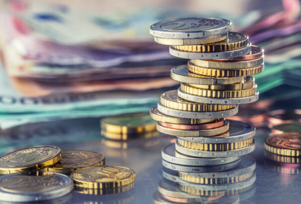 EU további 9 milliárd eurót folyósít hét tagállamnak munkahelyvédelmi célra