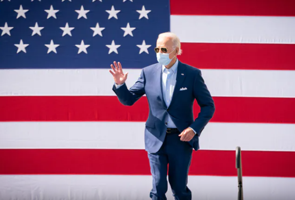 Biden megszünteti az egészségi állapot és a kor alapján történő elsőbbségi oltást