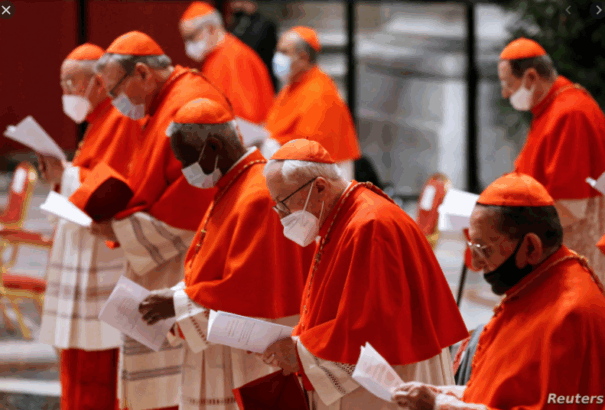 A munkahelyek megóvása érdekében Vatikán csökkenti a papok és a bíborosok fizetését