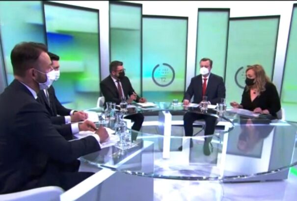 5 perc múlva 12: A koalíciós pártok szerint nem szabad megengedni a félmaffia kormány visszatérését