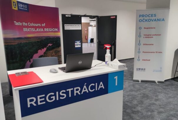 Dívik a vakcinaturizmus – Pozsonyból a keleti végekre is elutaznak az emberek, csak hogy oltáshoz jussanak