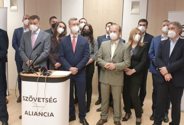 Bemutatták az új közös magyar érdekeltségű pártot, a Szövetséget